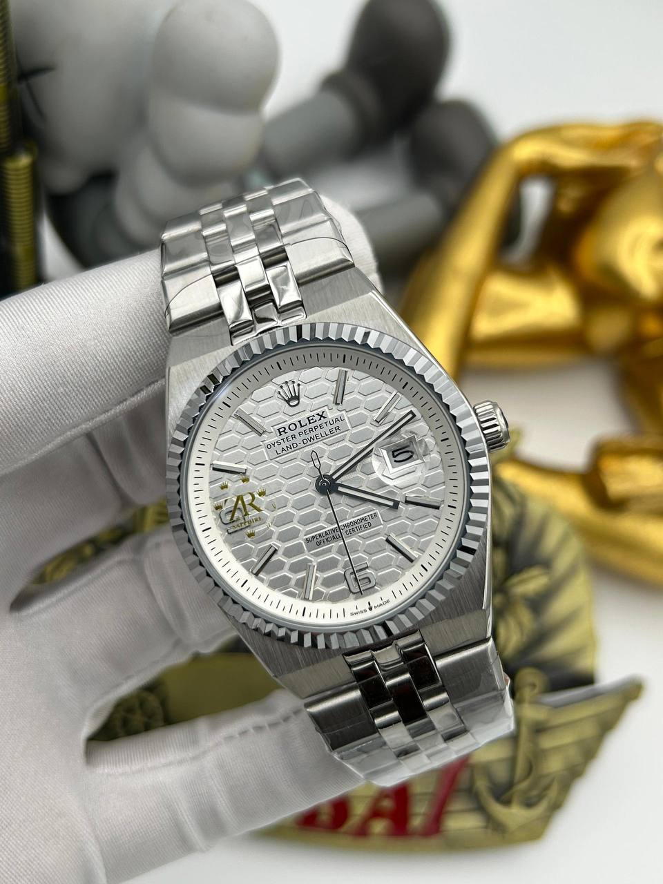 Silver Chain with White Face (149k)